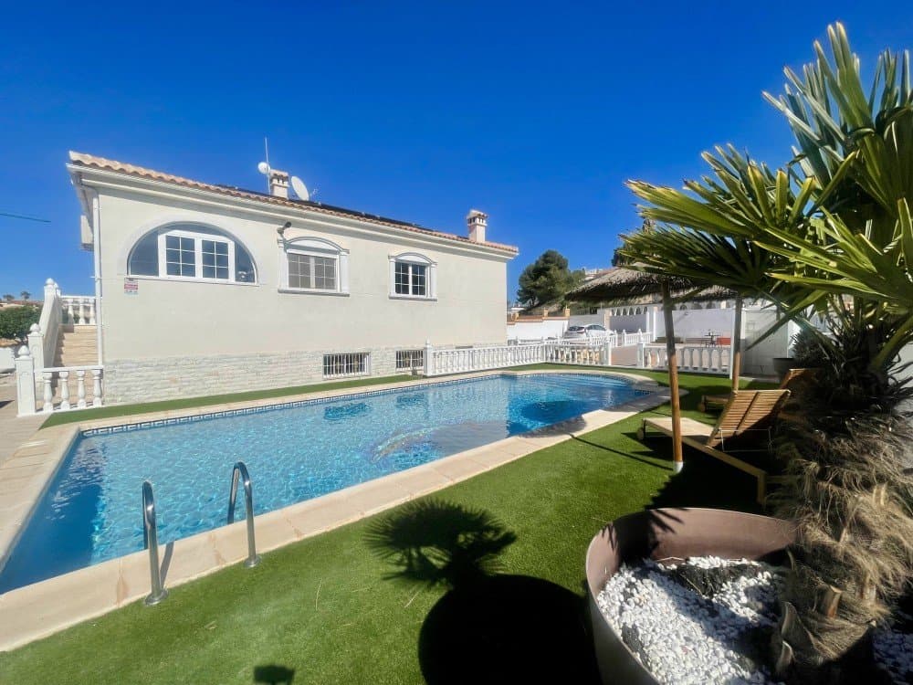 Villa en Urb. la Marina
